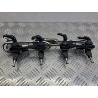 Топливная рампа Volkswagen Passat 5 GP 2003 06B133681