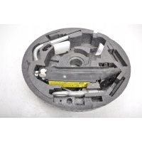 Audi a3 8p комплект домкрат ключ ухо 8p0012109e