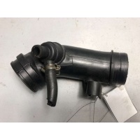 Патрубок воздушного фильтра Volkswagen Passat B5 1997 058133357A