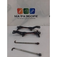 крепление аккумулятора Toyota Land Cruiser 200 2014 74404-60150