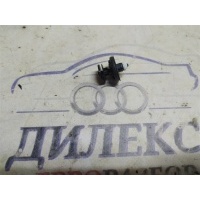 клипса автомобильная Audi 6Q0868243