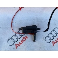 Активатор замка крышки топливного бака Audi A7 4G 2012 4L0862153D