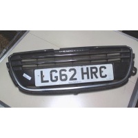 Решетка радиатора Peugeot 508 2012 7422Y6