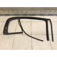 Уплотнитель стекла двери VW Golf V Plus 2005-2014 5M0839432D5AP