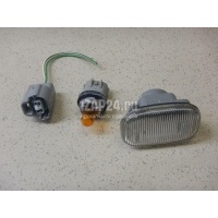 Повторитель на крыло белый Toyota Corolla E12 (2001 - 2007) 8173002023