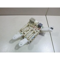 Блок предохранителей Toyota Auris (E15) (2006 - 2012) 8273002340