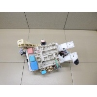 Блок предохранителей Toyota Yaris (2005 - 2011) 827300D390