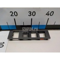 Накладка блока управления стеклоподъемниками Nissan QX56 (JA60) (2004 - 2009) 809617S004