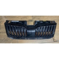 Skoda октавия 3 vrs решетки радиатора 5e0853653a оригинал