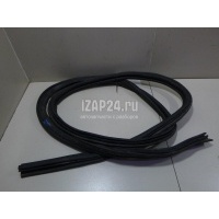 Уплотнитель двери Renault Duster 2012 808329099R