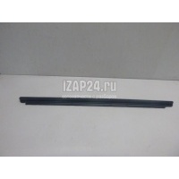 Уплотнитель (внутри) Toyota Corolla E18 2013 6817402210