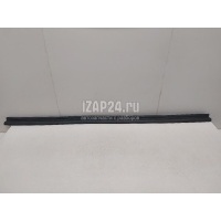 Уплотнитель капота VAG Macan 2013 95B823737