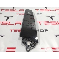 Накладка стойки B наружная правая верхняя Tesla Model 3 2019 1109255-75-D