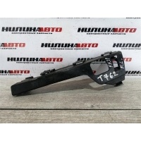 Кронштейн переднего бампера левый FORD Focus 2 1335699