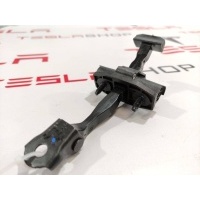 Ограничитель открывания двери задней Tesla Model 3 2019 1089509-00-B