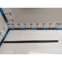 Накладка стекла переднего правого Renault Sandero (2009 - 2014) 8200760257