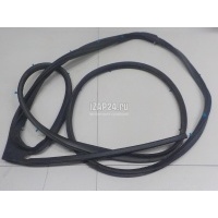 Уплотнитель двери Suzuki SX4 2013 8466161M01