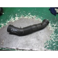 Патрубок воздушного фильтра Audi A4 2001 06b129627