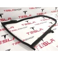 Уплотнитель Tesla Model 3 2019 1090511-00-K
