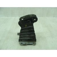 Кронштейн переднего бампера левый Opel Zafira B (2005-2008) 93184615