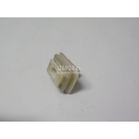 Крепеж (клоп) Mazda BT-50 (2006 - 2012) UR5650797