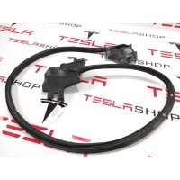 Уплотнитель Tesla Model S 2015 6009593-00-D