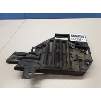 Кронштейн фары правый Land Rover Discovery Sport 2014- LR066964