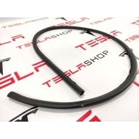 Уплотнитель двери задней правой Tesla Model 3 2018 1090509-00-D