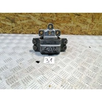Подушка двигателя Volkswagen Passat B6 2005 3C0 199 555