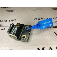 петля двери правой Maserati Quattroporte 5 2010 67881000,67880900