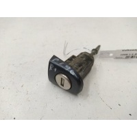 Личинка дверного замка Volkswagen Golf-4 1998 1U0837168