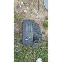 Корпус воздушного фильтра Volkswagen Passat B4 1997 058133833a