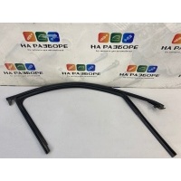 уплотнительная резинка стекла двери Audi Q3 8UB 2012 8U0837440A