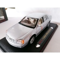 maisto 1:18 cadillac deville dts 2000