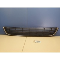 Решетка в бампер центральная Volkswagen Golf 6 2009-2013 5K0853671RYP