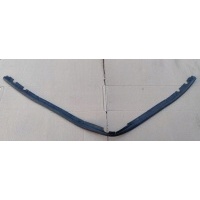 Уплотнитель капота в zderzaku toyota verso 2009 -