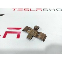 Скоба суппорта заднего Tesla Model S 2014 1027643-00-A