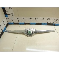 Молдинг капота VAG Fabia (2007 - 2015) 5J0853633A