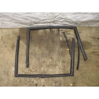 Направляющая стекла Volkswagen Touareg 1_Restyling 2008 7L0839431,7L0839432