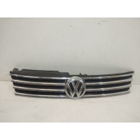 Решетка радиатора Volkswagen Touareg 2 2015-2017 7P6853651LZLL