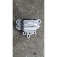 Лапа подушка двигателя passat b6 2.0tdi 3c0199555aa