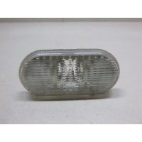 Повторитель на крыло белый Renault Clio II/Symbol (1998 - 2008) 8200394531