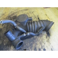 Патрубок воздушного фильтра Volkswagen Passat 1998 058133356J