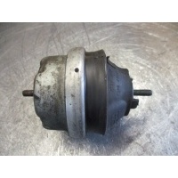 Подушка крепления двигателя Volkswagen Passat 1998 8D0199379G