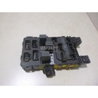 Блок предохранителей Toyota Avensis I (1997 - 2003) 8273005010