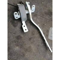 петля крышки багажника Volkswagen Touareg 2006 7L6827301C