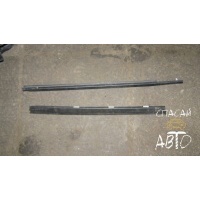 Накладка стекла заднего правого (бархотка) Land Rover Range Rover Sport I 2005-2012 CGE000880