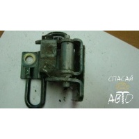 Петля двери передней правой нижняя Volkswagen Passat (B5) 1996-2000 8L3831412