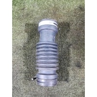 патрубок воздушного фильтра Mazda 626 GF 1999 RF2A13223