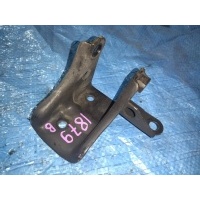 кронштейн опоры двигателя TOYOTA COROLLA SPACIO AE111 12321-15140